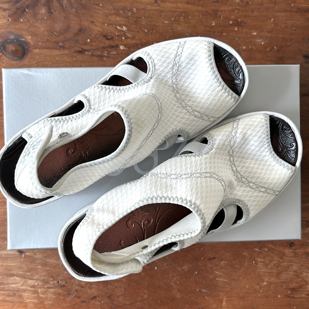 Bzees Drama, White Mesh, Size 8